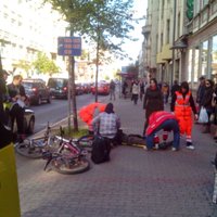 ВИДЕО: На улице Валдемара джип сбил велосипедиста - парень в больнице