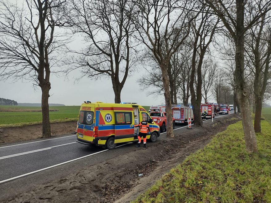 ФОТО. В Польше разбился автомобиль с семьей из Латвии: в машине было трое взрослых и шестеро детей