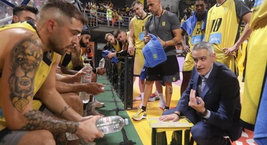 Basketbolists Blumbergs ULEB Eirokausa spēlē guvis nopietnu potītes savainojumu