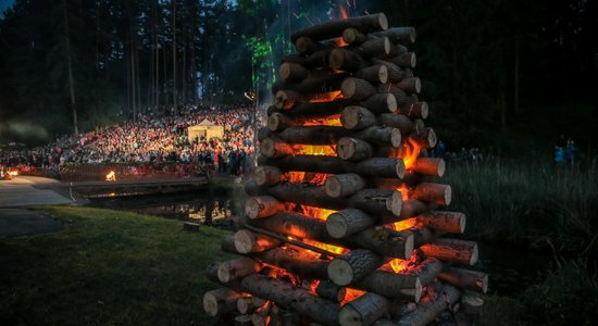 10 idejas, kā izveidot un rotāt ugunskuru Līgo svētkos