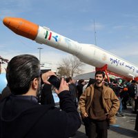 Atbildot uz ASV sankcijām, Irāna palielina raķešu programmas finansējumu