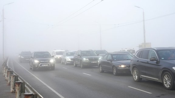 Auto uz Vanšu tilta 