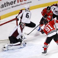 Krievu vārtsargs Varlamovs atvaira 54 metienus un paliek 'sausā' NHL mačā
