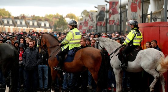 Rudņeva 'Koln' fani aizkavē Eiropas līgas spēles sākumu Londonā