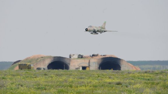 ASV uzlidojumos teju iznīcinātā Sīrijas gaisa spēku bāze - 13