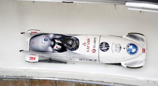 Bobslejisti Kaufmanis un Kleinbergs kronēti par U-23 pasaules čempionāta vicečempioniem