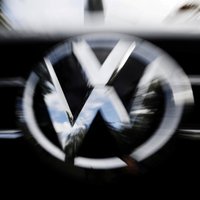 VW samaksā deviņus miljonus eiro, lai diviem vadītājiem atceļ apsūdzības