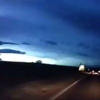 Video: Skotus debesīs pārsteidz spilgts gaismas uzplaiksnījums