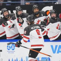 Kanādas U-18 hokejisti triumfē pasaules čempionātā