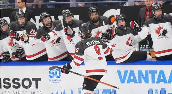 Kanādas U-18 hokejisti triumfē pasaules čempionātā
