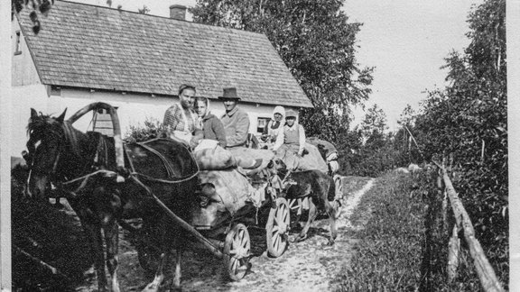 Grāveru ģimene, atgriežoties no Kurzemes bēgļu gaitām, 1946. gads.