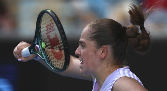 Ostapenko uzvar Romas 'WTA 1000' sērijas turnīra trešajā kārtā