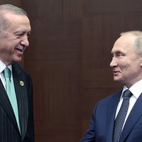 Putins plāno Turcijā apciemot Erdoganu