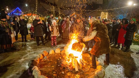 Jelgava, Ziemas saulgrieži, ugunskurs, ķekatas