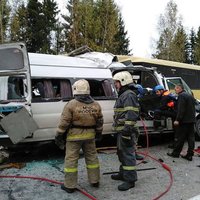 Лобовое столкновение автобуса и маршрутки под Тверью: 13 погибших