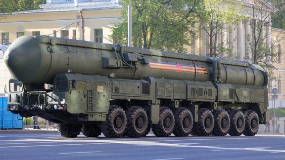 Nezināmu iemeslu dēļ Krievijā nav noticis gaidītais starpkontinentālās raķetes starts, secina medijs