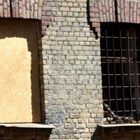 В Вецриге рухнула стена нежилого дома