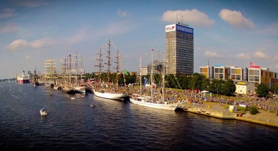 Graciozie 'The Tall Ships Races 2013' buru kuģi no putna lidojuma