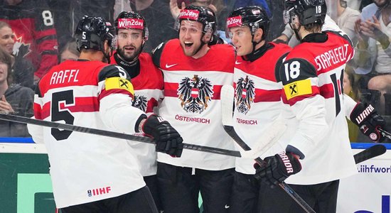 Austrija vēlreiz šokē hokeja pasauli; Zviedrija negribīgi uzvar pirms dueļa ar Latviju 