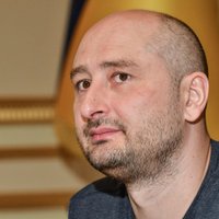 Аркадий Бабченко: "Украину надо срочно вытягивать за уши"