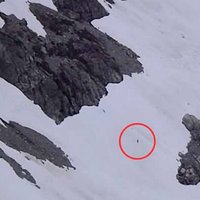 Video: Kanādas kalnos nofilmēts sniega cilvēks