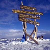 Latvijas kāpēji sasniedz Āfrikas augstāko Uhuru virsotni