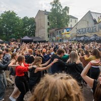 Foto: Ikgadējais 'Ezīšfests' godam ildzis līdz rīta gaismai