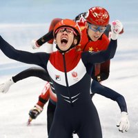 Pekinas olimpisko spēļu 3000 metru stafetē uzvar Nīderlandes šorttrekistes