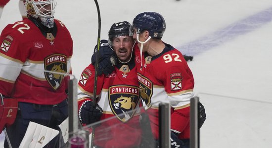 "Šī nav spēle bailīgajiem" – "Panthers" finālsērijā panāk "Oilers" emociju sprādzienu