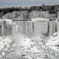 Завораживающие ФОТО: В США замерз Ниагарский водопад