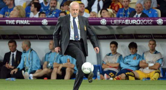 Del Boske slavē izcilo Spānijas futbola paaudzi