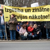 Латвийские школы "потеряли" 4000 учителей