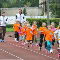 Foto: Brāļi Dukuri Siguldas vidusskolā atklāj Latvijā pirmo sporta klasi