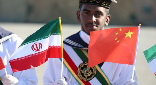 Irāna kopā ar Krieviju un Ķīnu uzsākusi kopīgus jūras spēku manevrus