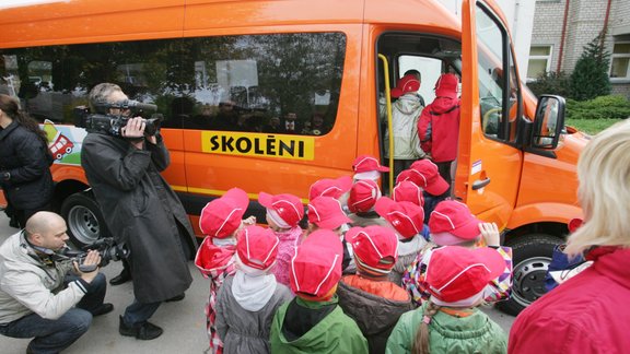 Grobiņā prezentē skolēnu autobusu - 22