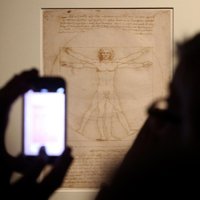 Itālijas tiesa nobloķē 'Vitrūvija cilvēka' aizdošanu Luvrai