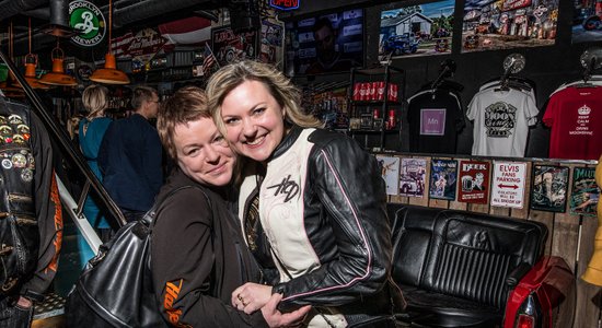 Foto: Vecrīgā atklāts jauns 'Harley-Davidson' veikals