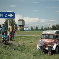 'Ugunsdzēsējs' iebrauc Eiropā: tūkstošiem kilometru pa kolorīto Krieviju