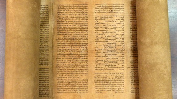 Italy Old Torah Scroll.JPEG-0f37d