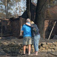 Austrālijā savvaļas ugunsgrēki noposta simtiem māju