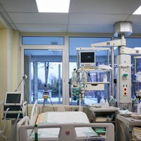 Slimnīcās Latvijā aizvadītajā diennaktī ievietoti 38 Covid-19 pacienti