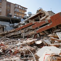Faktu pārbaude: Zemestrīce Turcijā neizraisīja cunami un sprādzienu AES