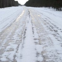 Apledojuma dēļ braukšana apgrūtināta visā Latvijā