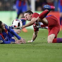 ВИДЕО: Три удаления, украденный гол и нереализованный пенальти в матче "Барселона" — "Атлетико"