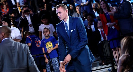 ВИДЕО, ФОТО: Пасечник стал пятым латвийским баскетболистом, выбранным на драфте НБА