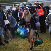 Drošības pasākumu dēļ Glastonberijas ballētāji spiesti stundām ilgi nīkt rindās