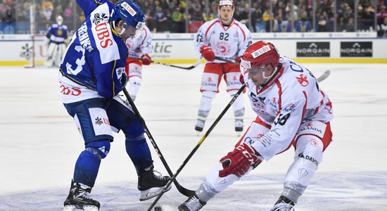 Galviņš un 'Ocelārži' hokejisti svin uzvaru Špenglera kausa otrajā spēlē