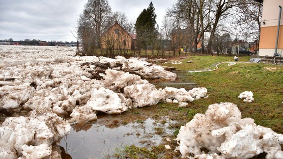 Pirmdiena plūdu skartajā Jēkabpilī - 23