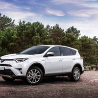 Trešdaļa no Latvijā pārdotiem jauniem 'Toyota' auto ir hibrīdi
