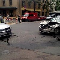 ФОТО: В результате аварии в районе Деглавского моста образовалась пробка